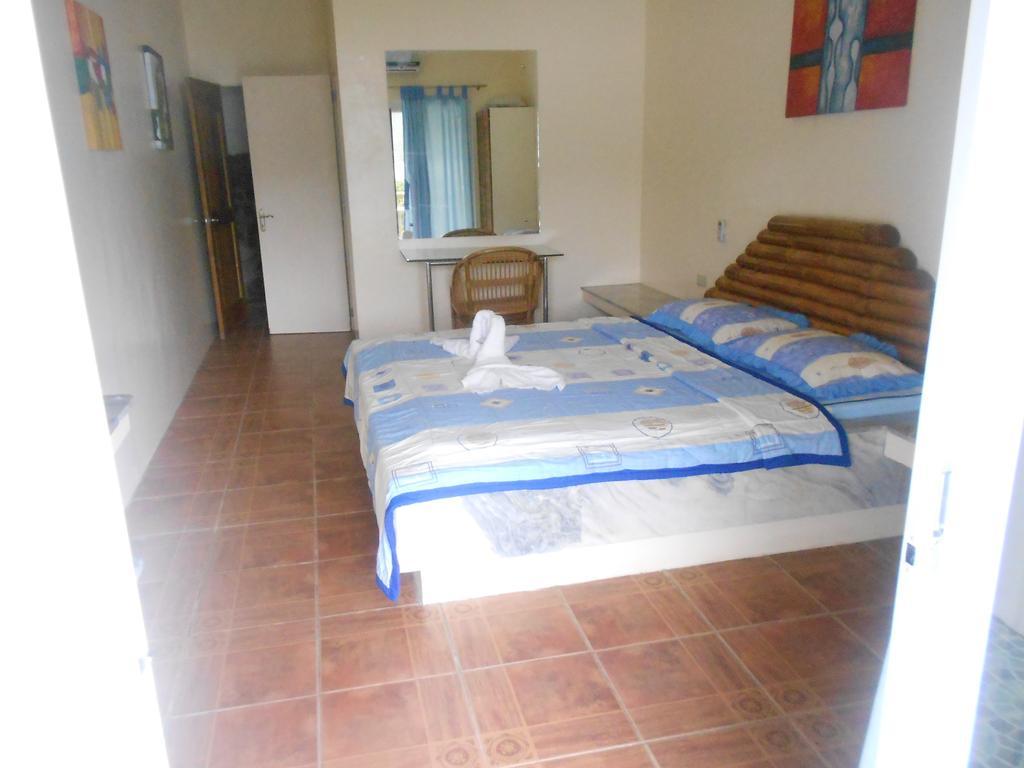 Dolphinbay Resort Puerto Galera Habitación foto